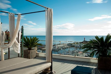 Front line penthouse with uninterrupted sea views in Molinar