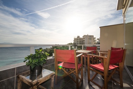 Great apartment with a large terrace and fantastic sea views