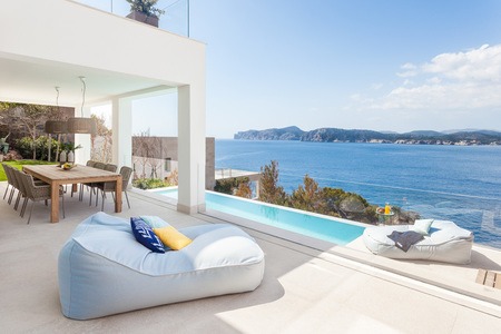 Spectacular first line villa in Santa Ponsa