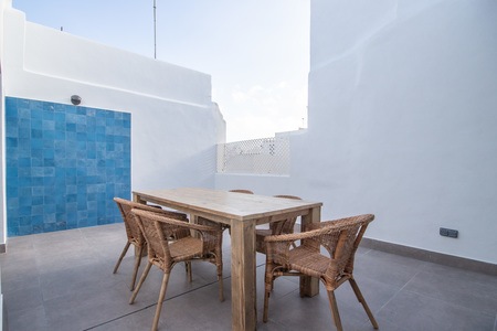 Elegant nyrenoverat hus i Espanyolet med stor takterrass