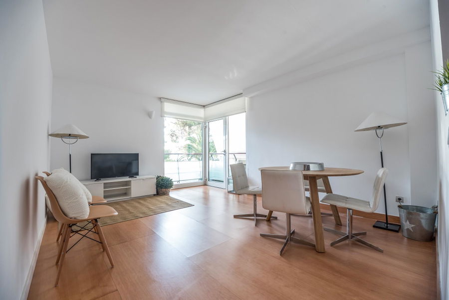 Vivienda en primera línea con piscina y acceso al mar en Illetas