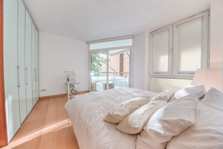 Vivienda en primera línea con piscina y acceso al mar en Illetas