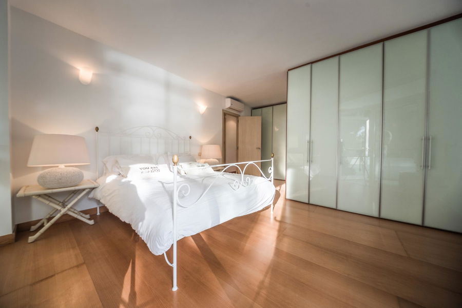 Vivienda en primera línea con piscina y acceso al mar en Illetas
