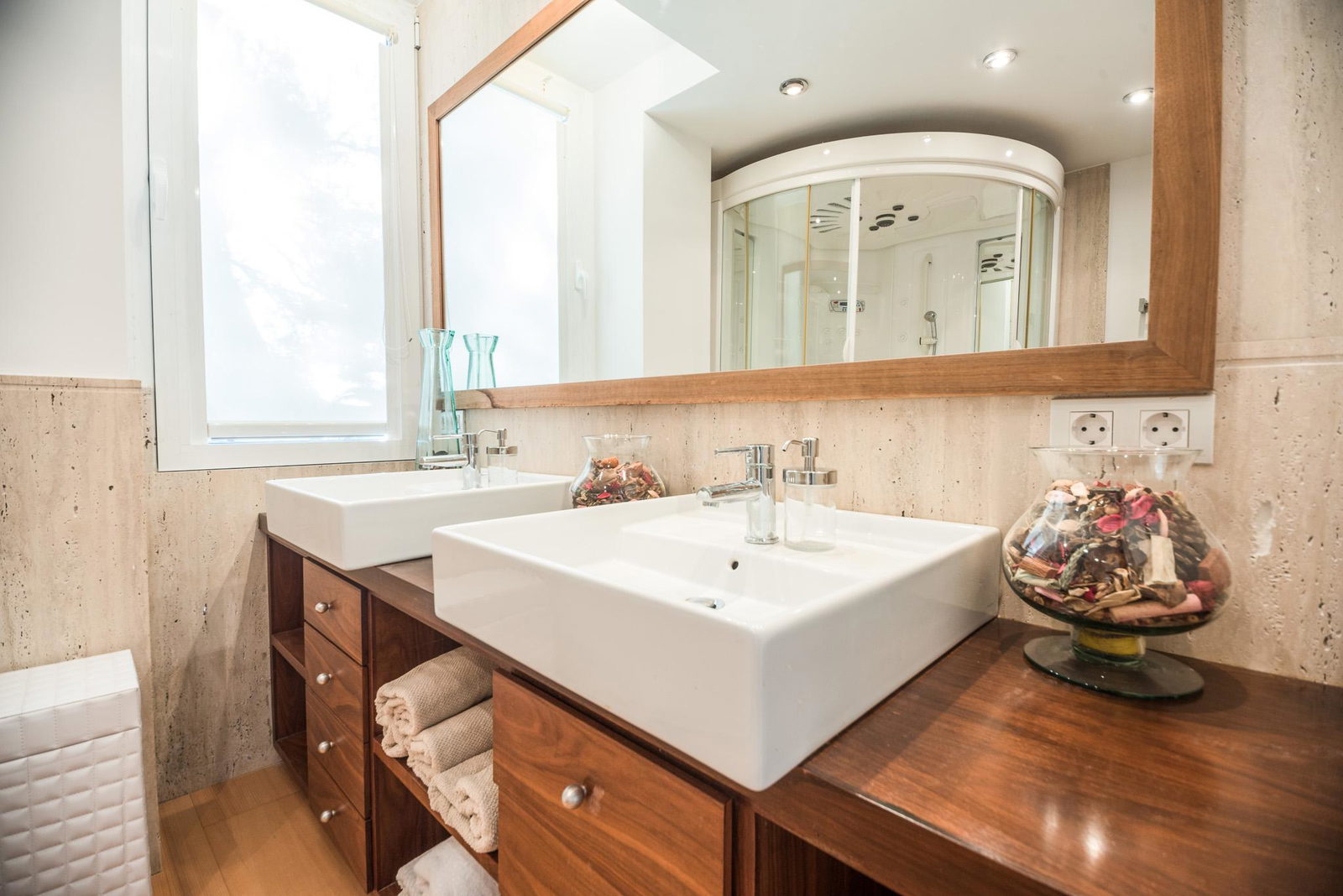 Vivienda en primera línea con piscina y acceso al mar en Illetas