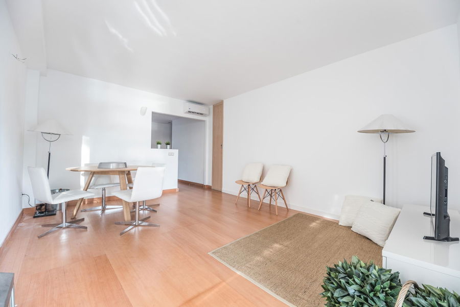 Vivienda en primera línea con piscina y acceso al mar en Illetas