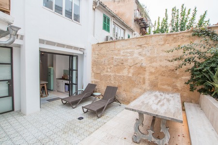 Excelente apartamento en planta baja con patio soleado en Santa Catalina