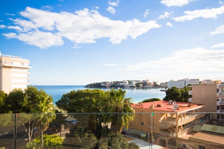 Modern and newly renovated apartment with sea views and terraces in Palmanova