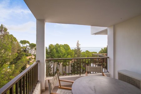 Lovely mordern apartment with sea views and a terrace in Illetas