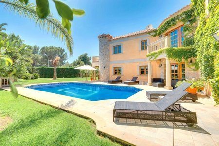 Stunning family villa with pool and garden in Sol de Mallorca
