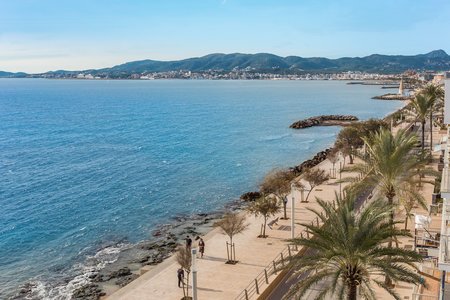 Panoramic Sea view penthouse in front of the beach