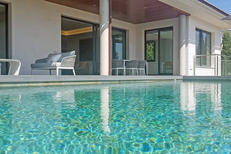 Nybyggd lyxvilla med pool och trädgård i Son Vida