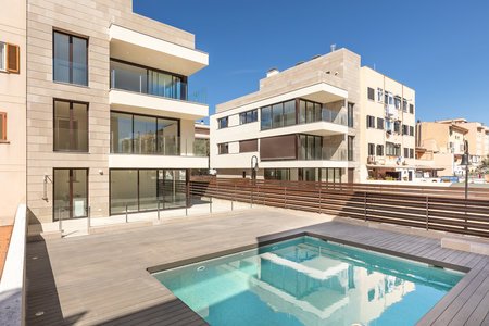 Hervorragendes neu erbautes Penthouse mit Pool und Parkplatz in Molinar