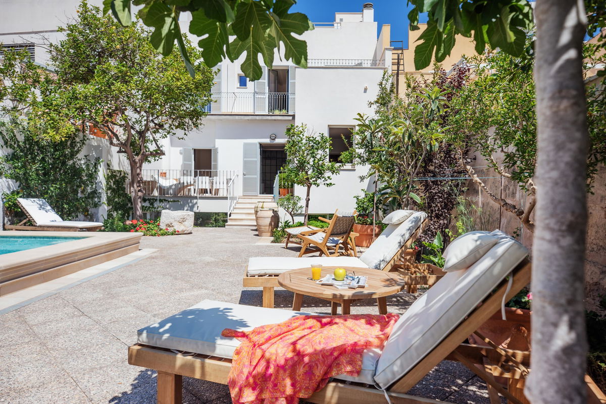 Espectacular casa de primera clase con jardín y piscina en Ciudad Jardín