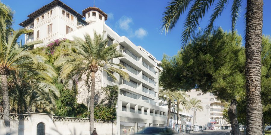 New built luxury apartment with stunning sea views and terrace on the first line of the Paseo Maritimo