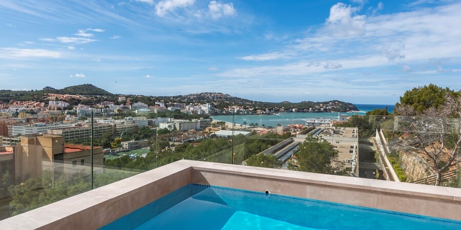 New ground floor apartment  with garden and pool in Santa Ponsa
