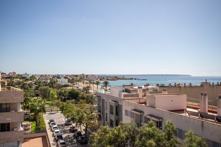 Härlig hörnlägenhet med terrass och havsutsikt i El Molinar