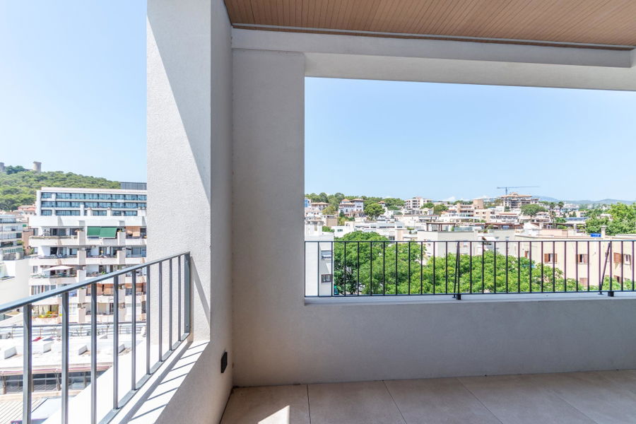 Excellent new penthouse with roof terrace and private pool in Son Armadams