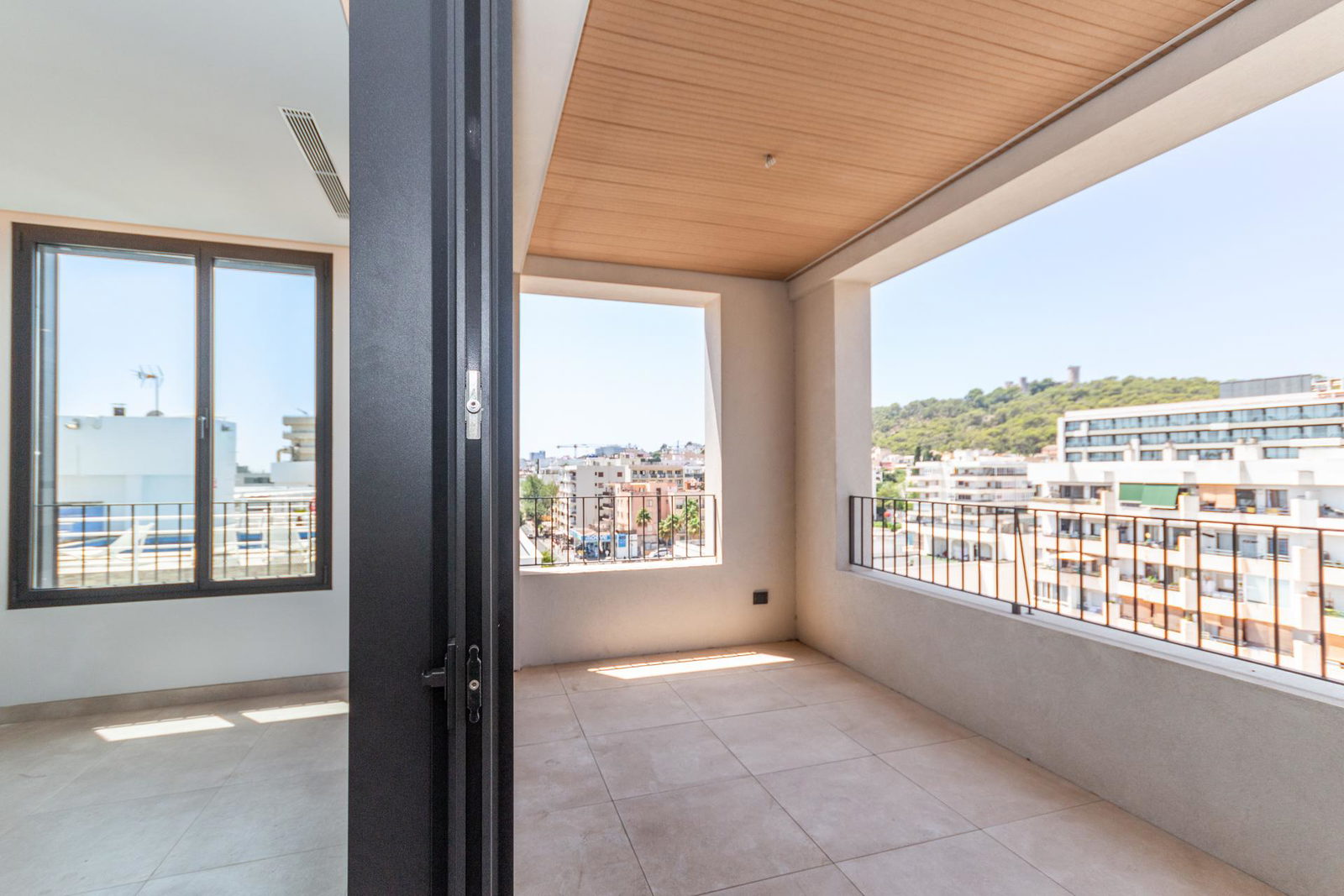 Excellent new penthouse with roof terrace and private pool in Son Armadams