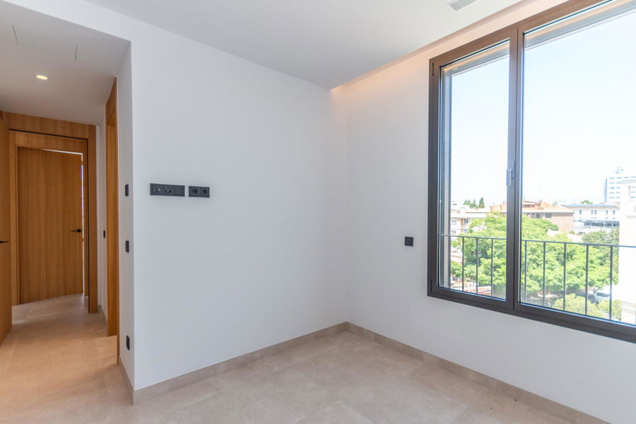 Excellent new penthouse with roof terrace and private pool in Son Armadams