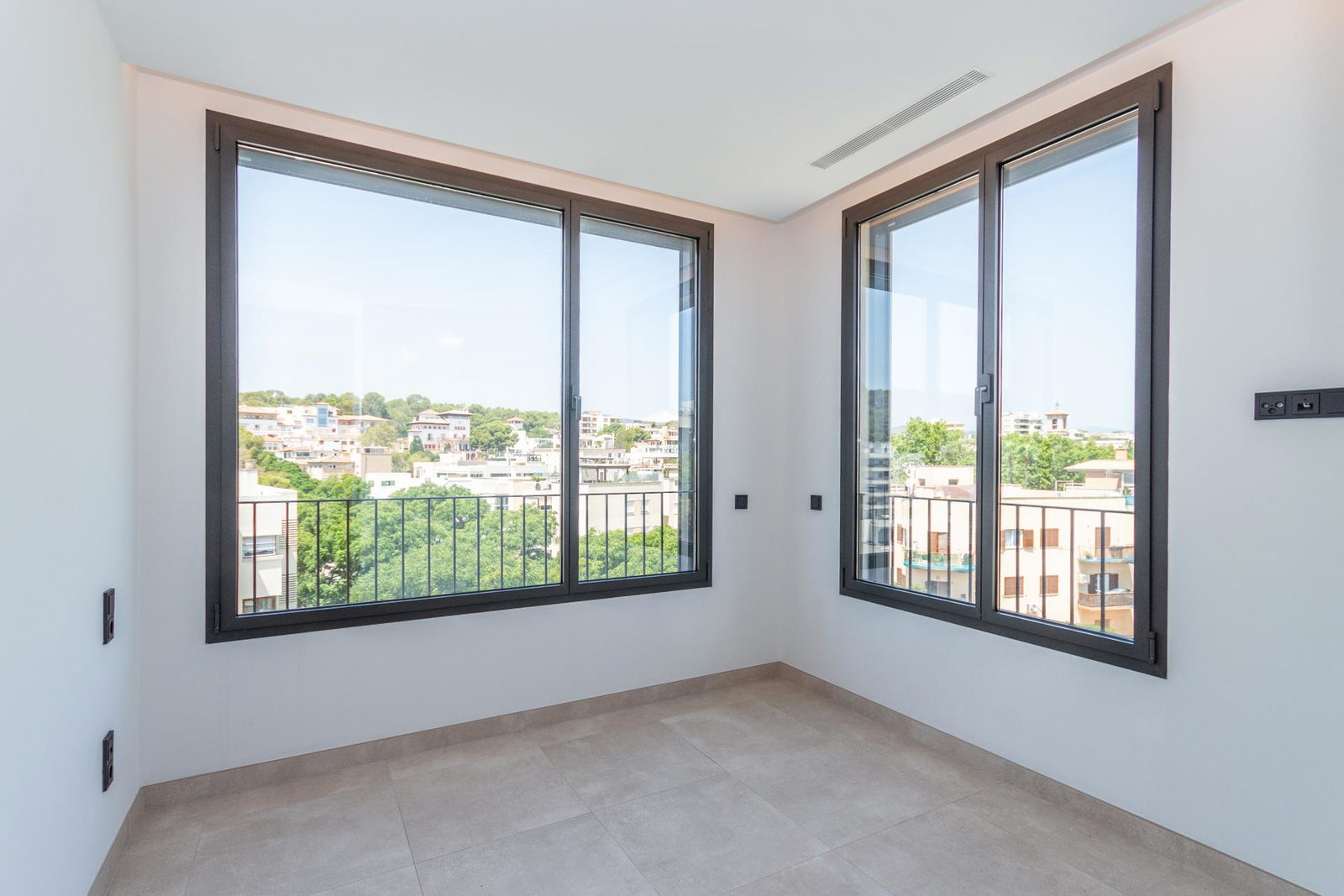 Excellent new penthouse with roof terrace and private pool in Son Armadams