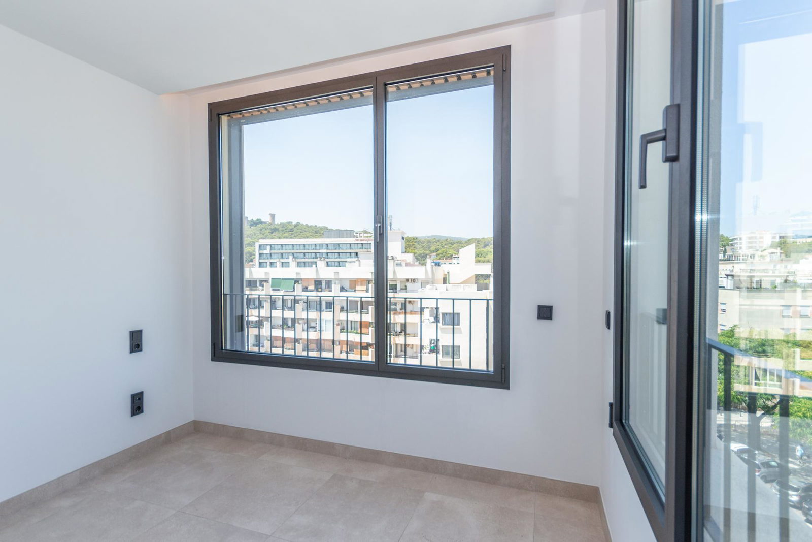 Excellent new penthouse with roof terrace and private pool in Son Armadams