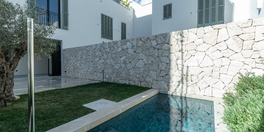 Beautiful new townhouse with pool and garden in Portixol