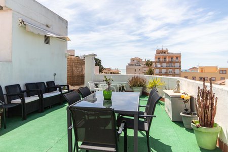 Ático con terraza y vistas al mar en Ciudad Jardin