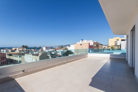 New penthouse with sea view and private roof terrace in Portixol