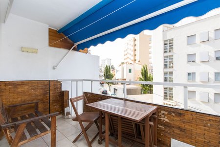 Studio lägenhet att renovera med terrass nära stranden i Cala Major