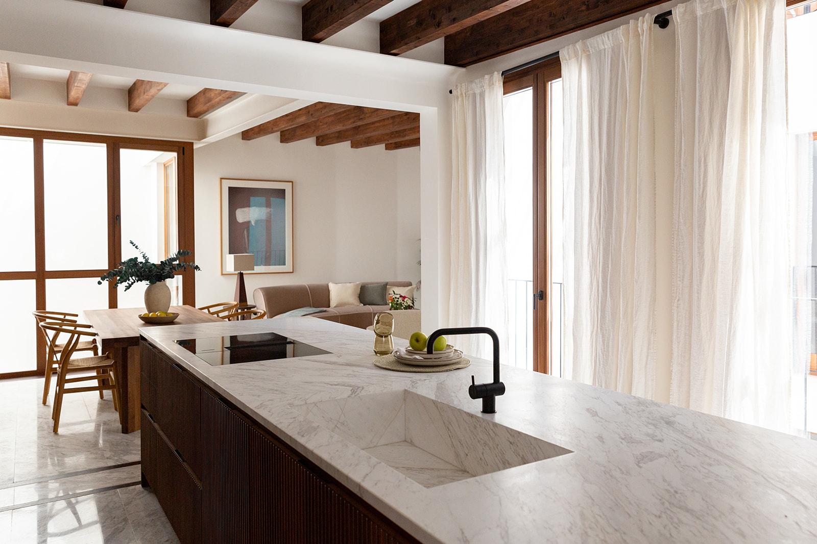 Wunderschöne Duplex-Wohnung mit privater Dachterrasse in der Altstadt
