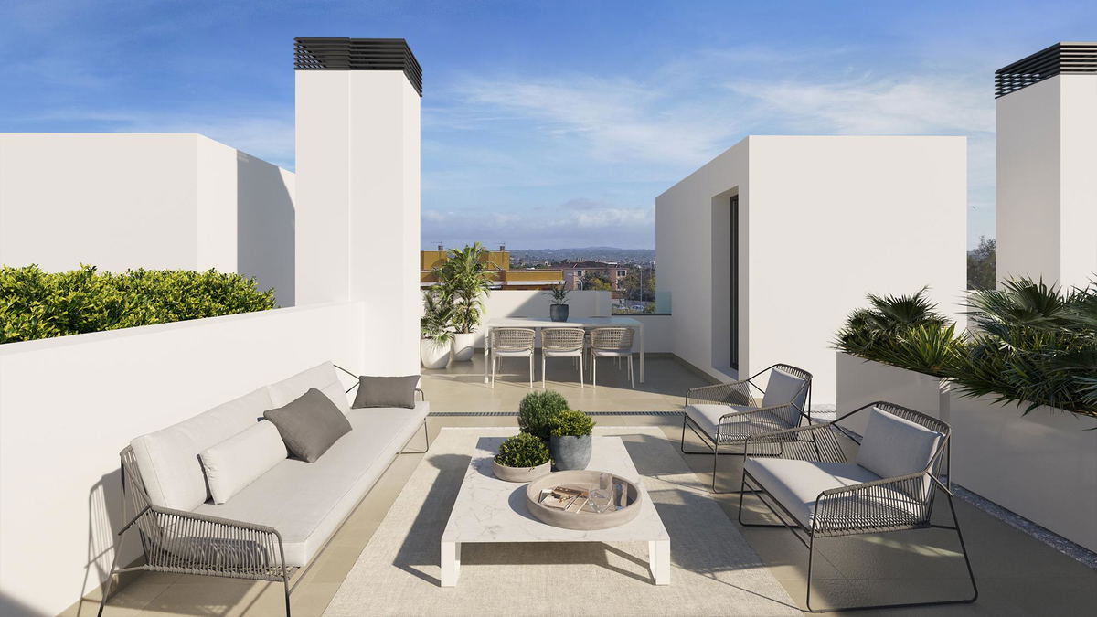 Neubau Reihenhaus mit Pool, Garten und Dachterrasse an der Playa de Palma