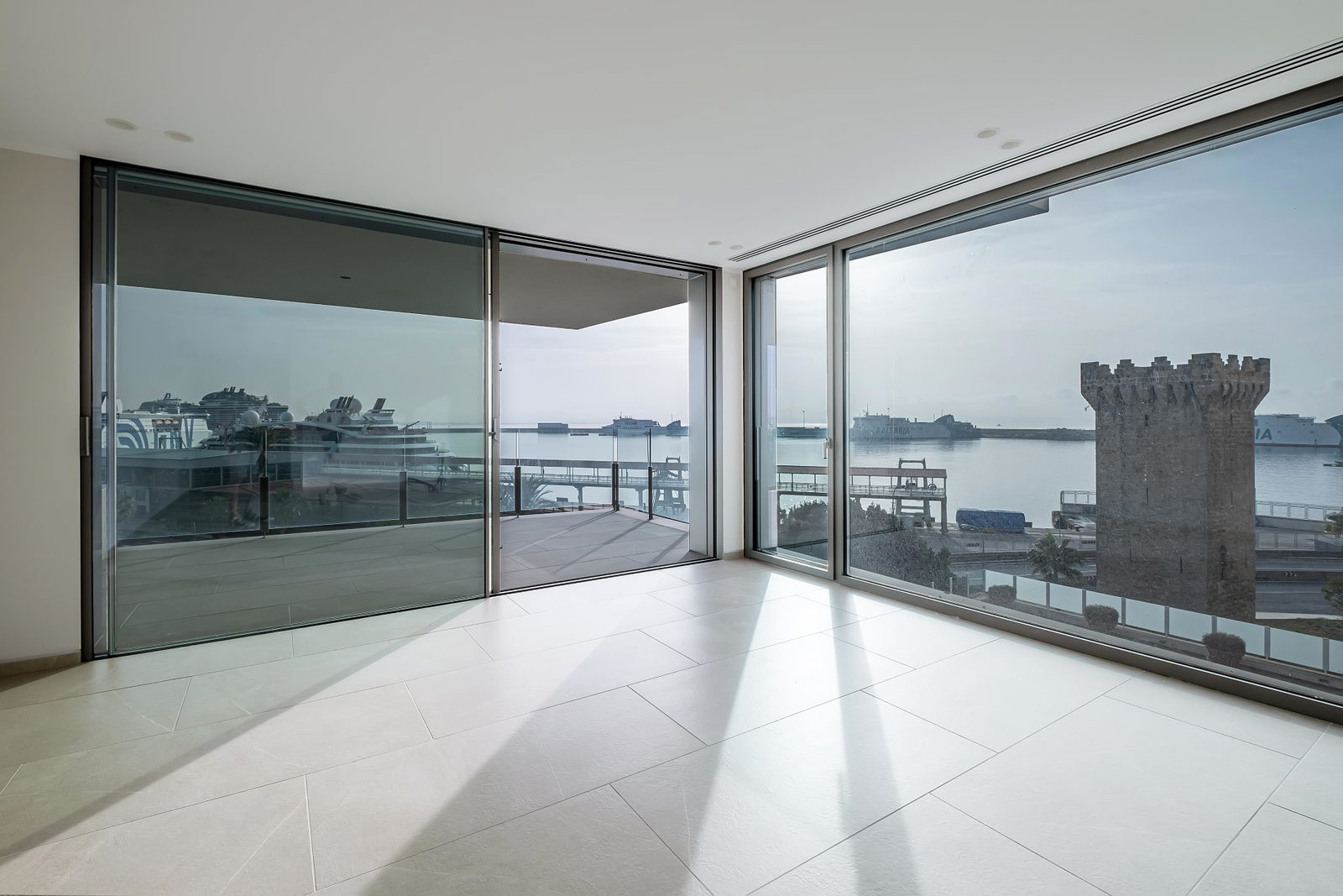 Impressive newly built apartment on Paseo Maritimo