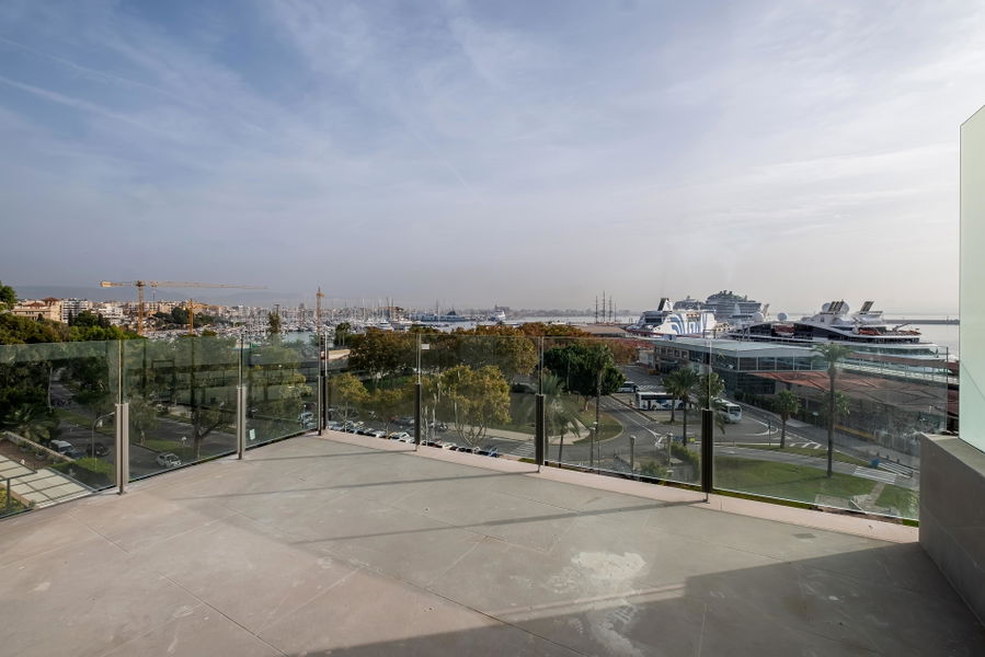 Impressive newly built apartment on Paseo Maritimo