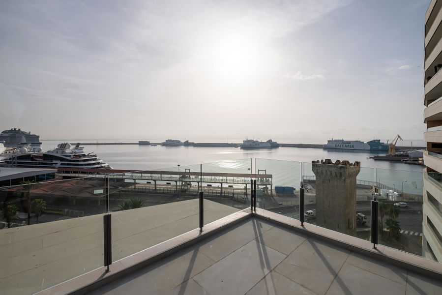 Impressive newly built apartment on Paseo Maritimo