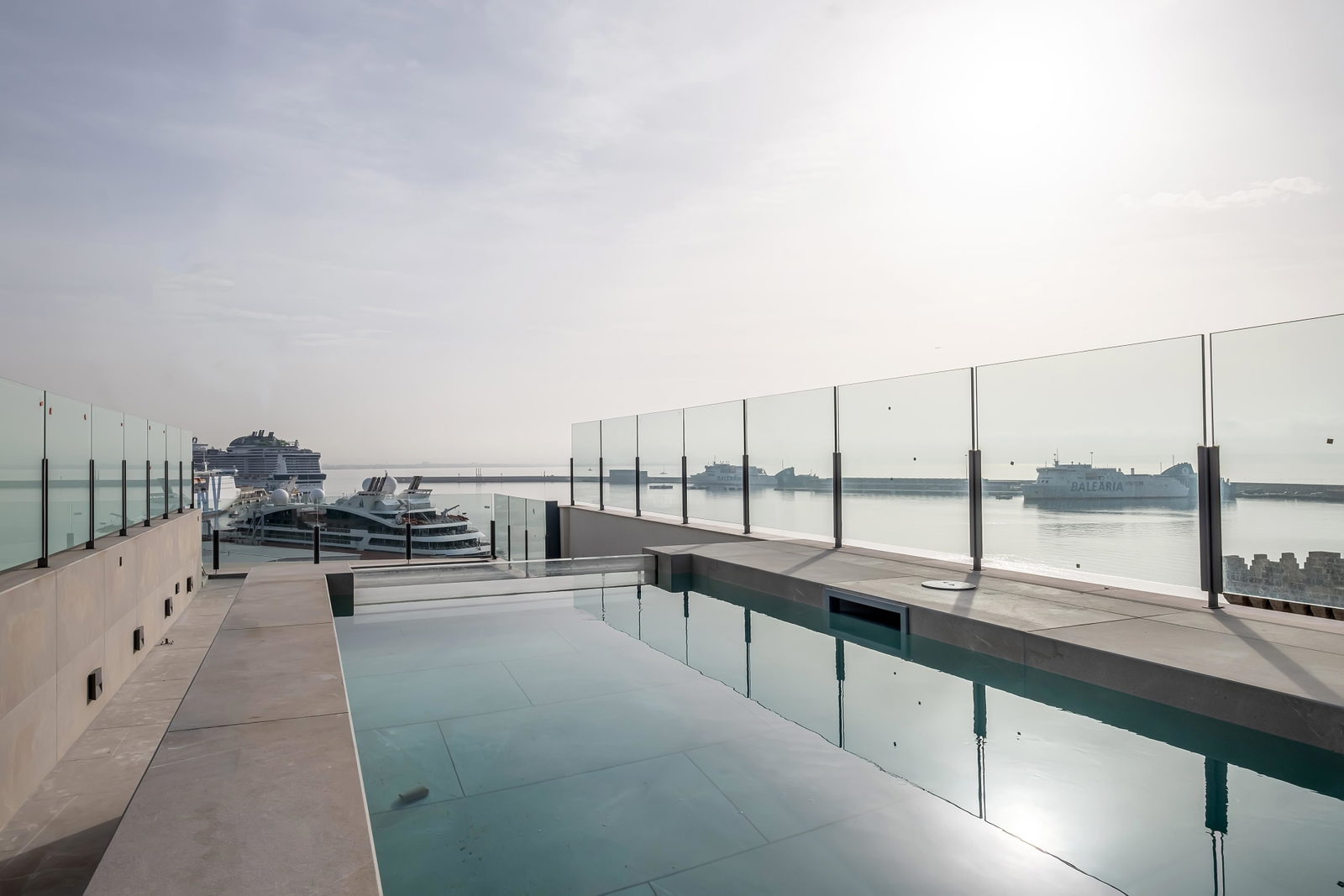 Impressive newly built apartment on Paseo Maritimo