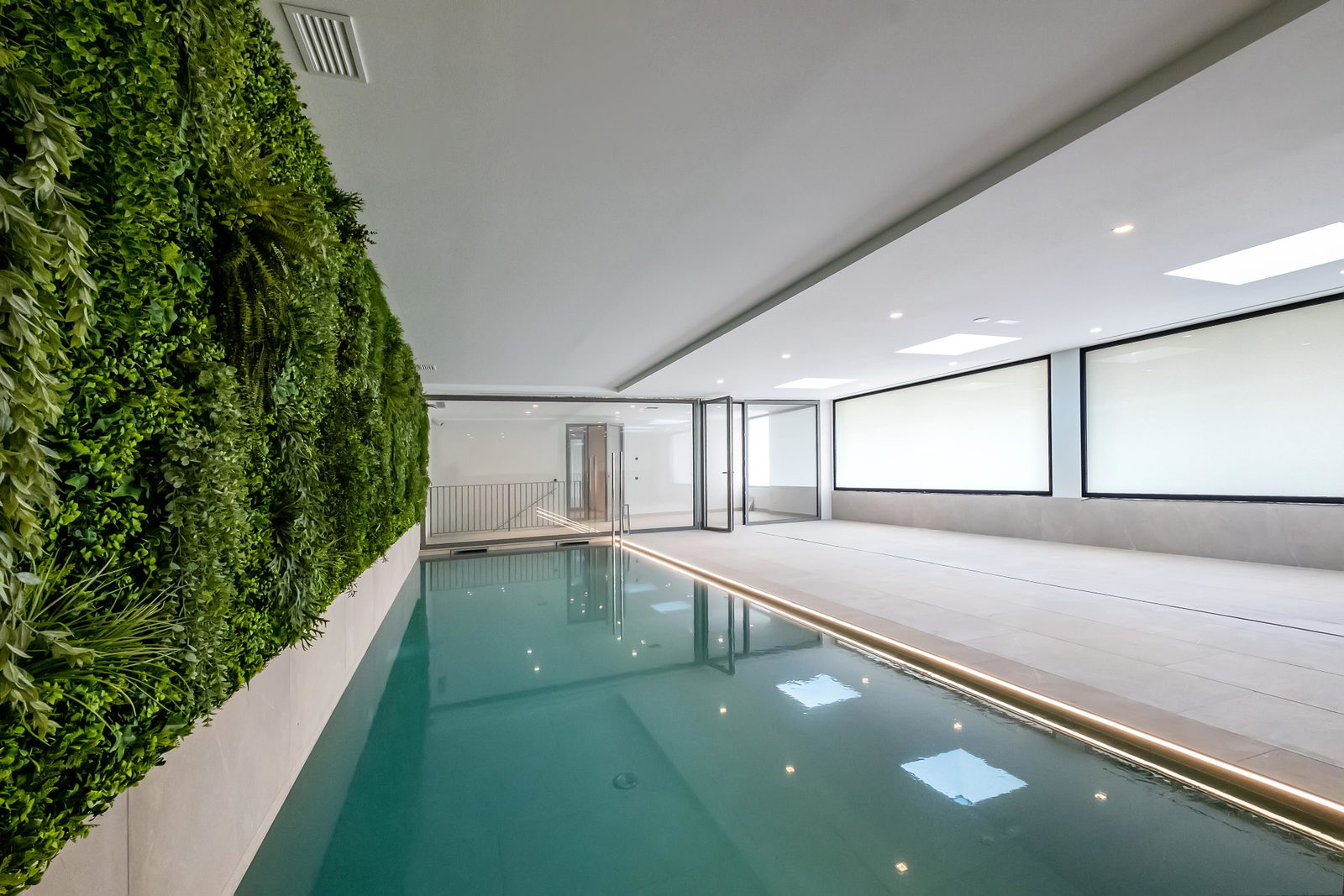Impressive newly built apartment on Paseo Maritimo