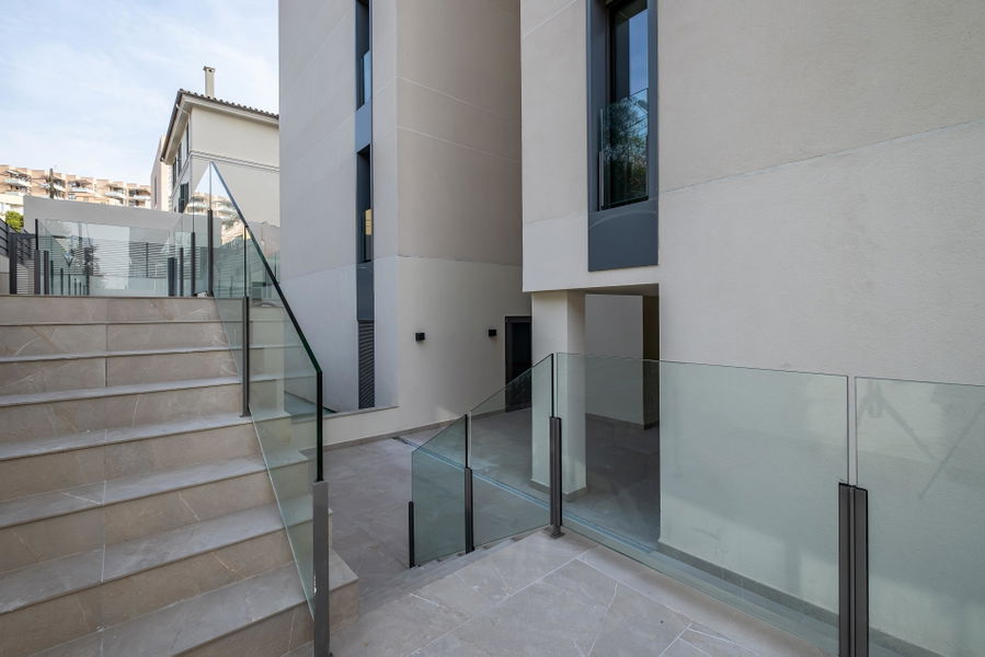 Impressive newly built apartment on Paseo Maritimo