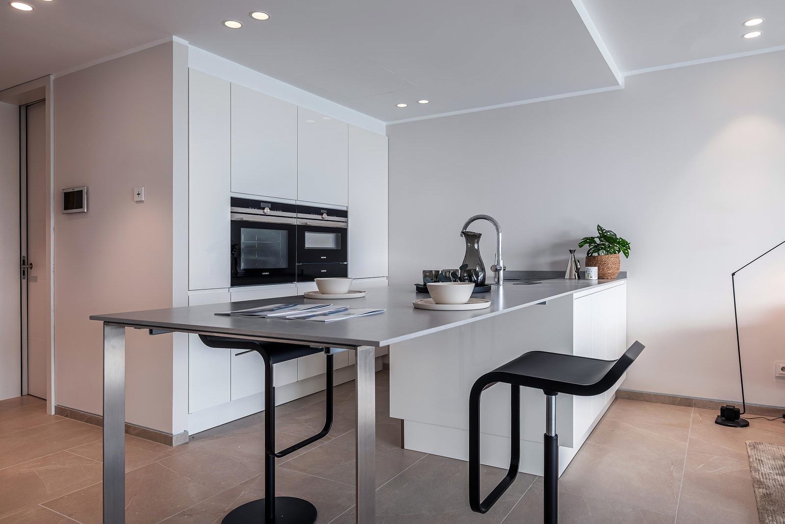 Impressive newly built apartment on Paseo Maritimo