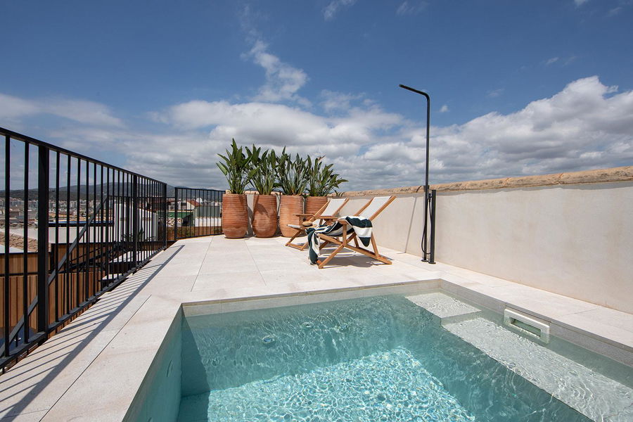 Triplex lägenhet med takterrass och privat pool i Gamla stan