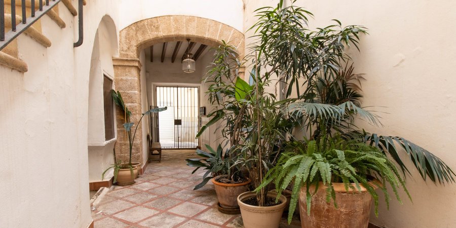 Rymlig lägenhet med karaktär och balkong i Gamla Stan i Palma