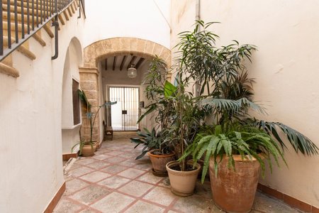 Rymlig lägenhet med karaktär och balkong i Gamla Stan i Palma