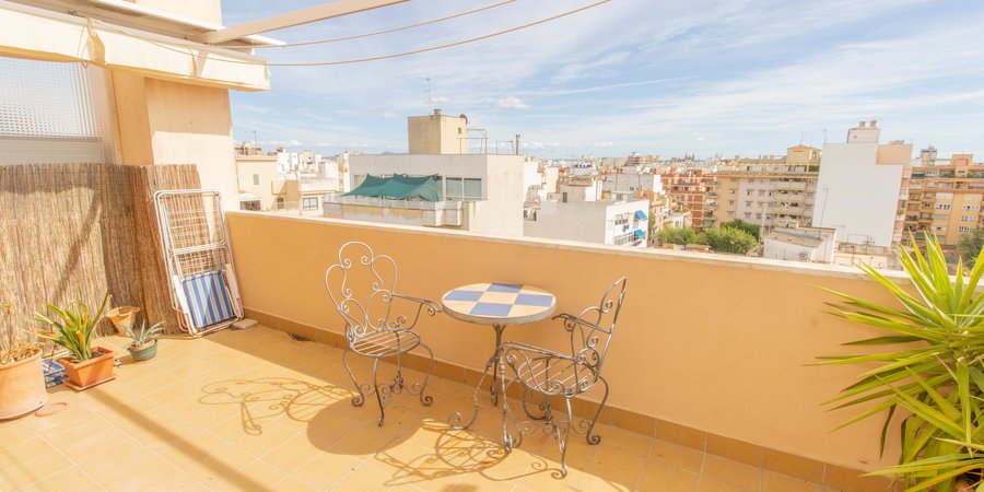 Ático con fantástica terraza y parking en Santa Catalina