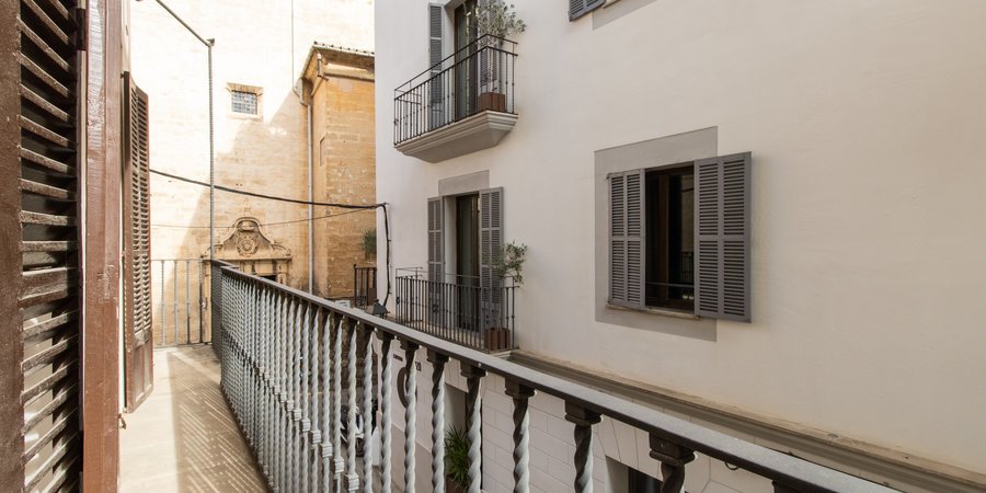 Spacious flat with balcony and terrace in Palma Old Town