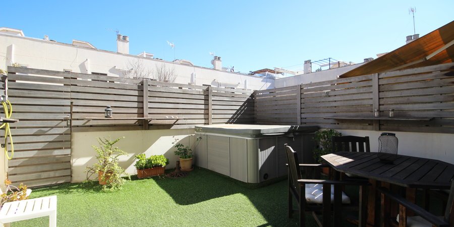 Townhouse near the sea with patio and roof terrace in Molinar