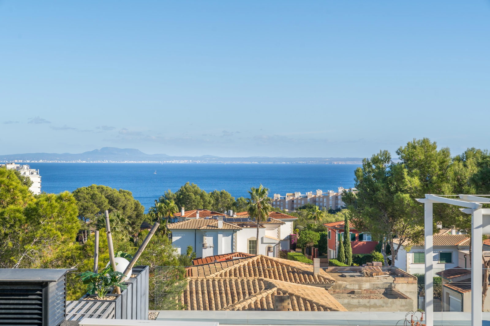 Chalet único con vistas al mar y piscina en Cala Vinyes