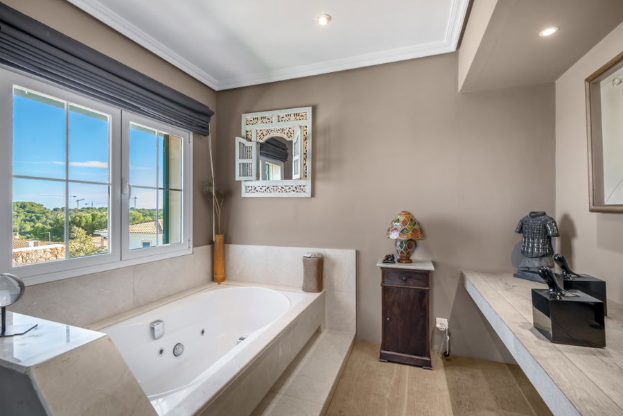 Chalet único con vistas al mar y piscina en Cala Vinyes