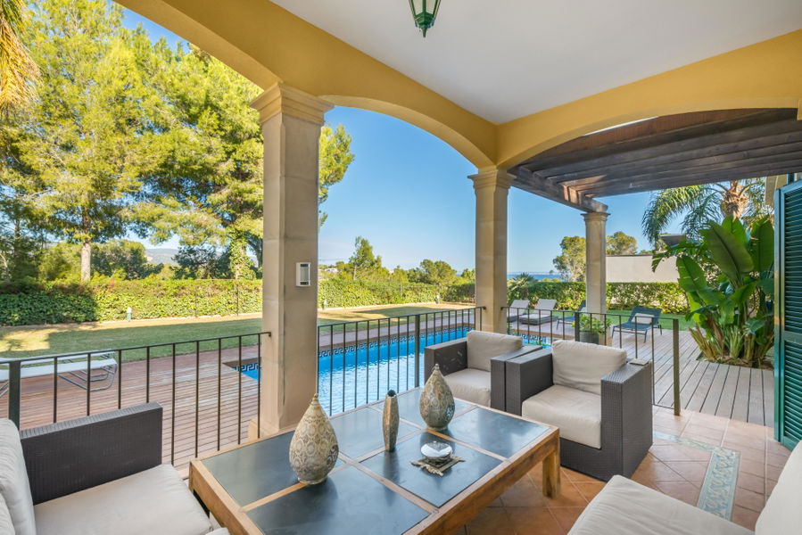 Chalet único con vistas al mar y piscina en Cala Vinyes