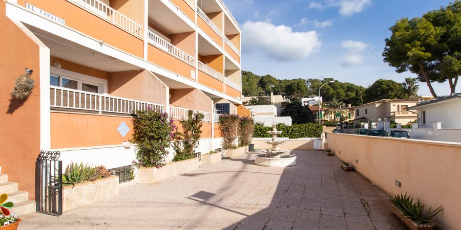 Building with several flats in Paguera