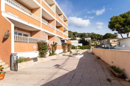 Building with several flats in Paguera