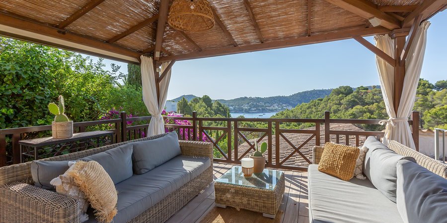 Wunderschöne Villa mit Ferienvermietungslizenz und Meerblick in der Nähe von Camp de Mar